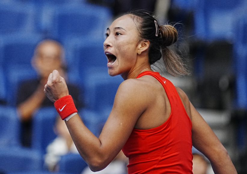 追平生涯纪录!郑钦文2-0横扫斯维托丽娜 时隔两年重返中网四强